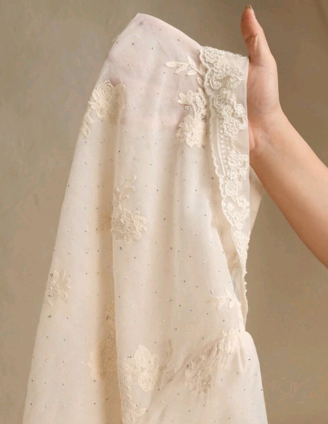 Chemise ivoire brodée "Perla" – Élégance perles & strass