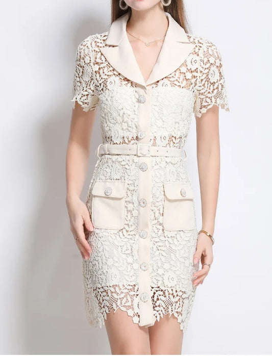 Robe Crayon courte en dentelle ivoire "Aurora" – Élégance Féminine