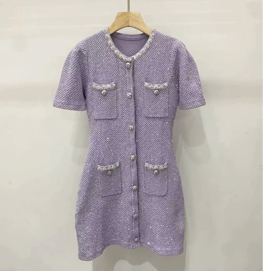 Robe « Lila Royale » – Maille Tweed & Boutons Bijoux