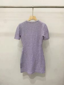 Robe « Lila Royale » – Maille Tweed & Boutons Bijoux