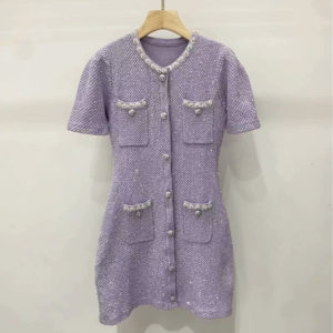 Robe « Lila Royale » – Maille Tweed & Boutons Bijoux